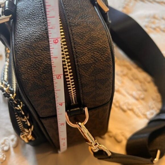 Stylish Women's Bag with Animal Print and Studded Design - Picture 5 of 11